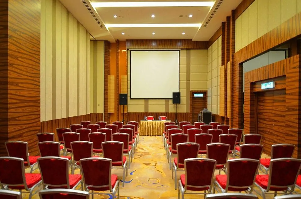 V8 Hotel Johor Bahru 4*,