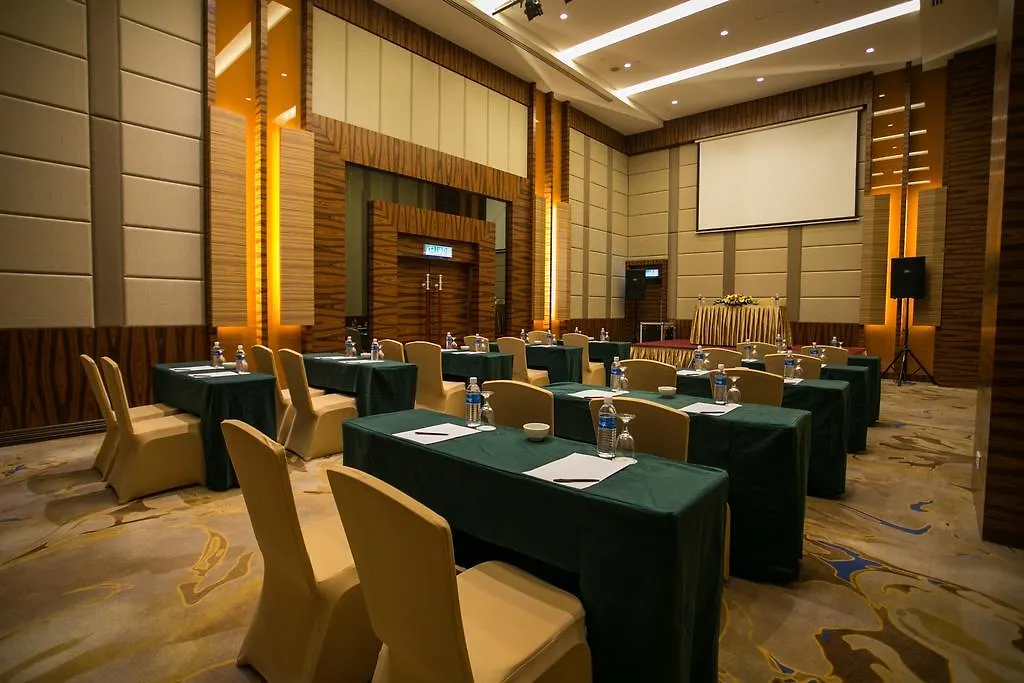 V8 Hotel Τζόχορ Μπάχρου 4*,